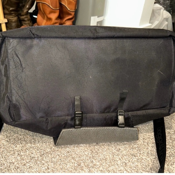 Baggallini Black and Gray Yoga/ Duffel Bag - Picture 4 of 5